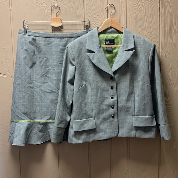 KS Collection Suit - Picture 2 of 15